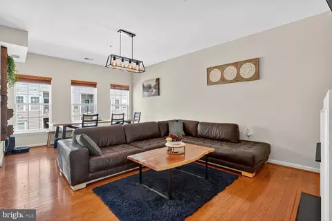 14264 B Woven Willow Ln #B, Centreville, VA 20121