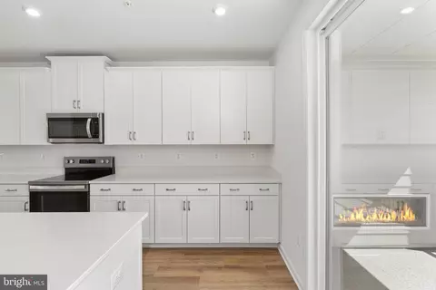 Entry Way - 2611 River Birch Rd, Herndon, VA 20171 photo 4 of 7