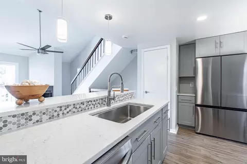 4331 Pembrook Village Dr, Alexandria, VA 22309