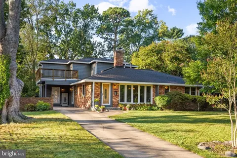 2005 Clark Pl, Alexandria, VA 22308