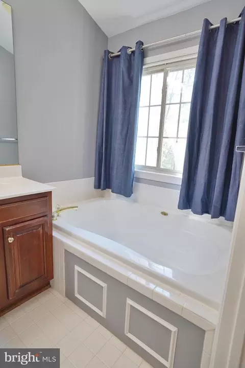 Bath - 8024 Readington Ct, Springfield, VA 22152 photo 6 of 7