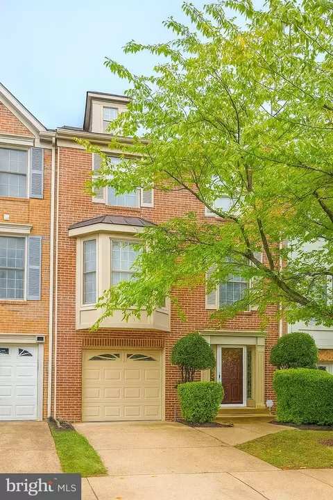 8024 Readington Ct, Springfield, VA 22152