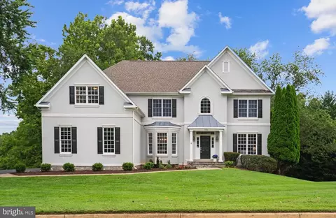 10492 Hunting Hills Pl, Oakton, VA 22124
