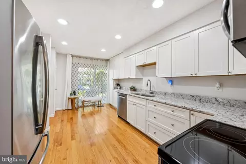 2210 Coppersmith Sq, Reston, VA 20191 photo 4