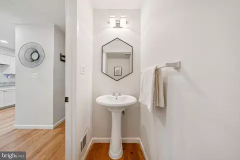 2210 Coppersmith Sq, Reston, VA 20191 photo 7