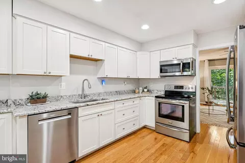 2210 Coppersmith Sq, Reston, VA 20191 photo 5