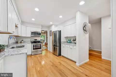 2210 Coppersmith Sq, Reston, VA 20191 photo 6