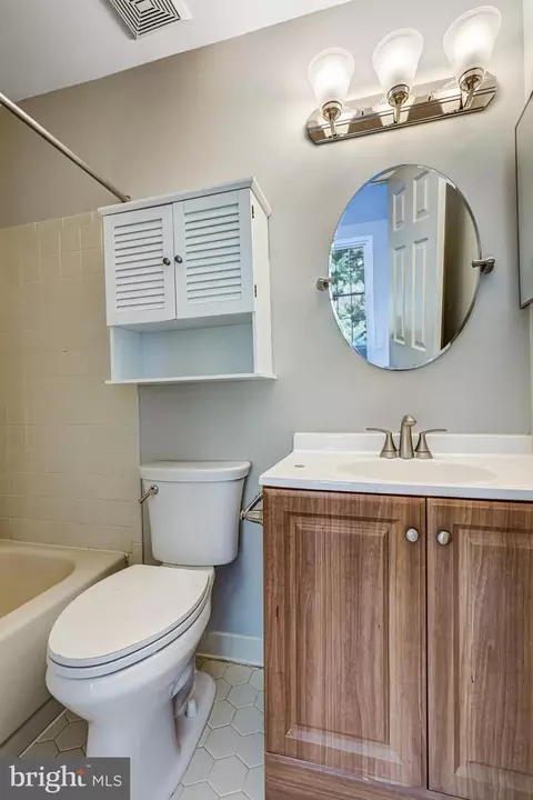 Bath - 8182 Cliffview Ave, Springfield, VA 22153 photo 2 of 4