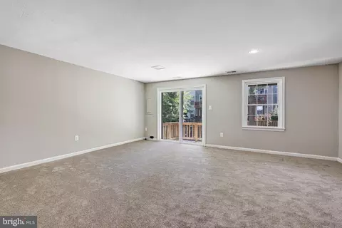 Living - 8182 Cliffview Ave, Springfield, VA 22153 photo 4 of 4