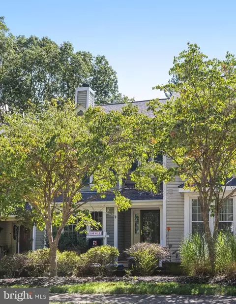 8182 Cliffview Ave, Springfield, VA 22153