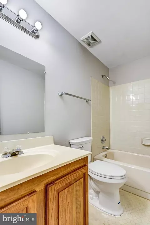 Bath - 8182 Cliffview Ave, Springfield, VA 22153 photo 4 of 4