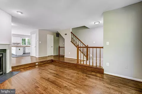 Living - 8182 Cliffview Ave, Springfield, VA 22153 photo 1 of 4