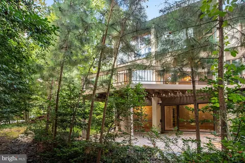 Exterior - 11653 Newbridge Ct, Reston, VA 20191 photo 12 of 15