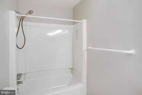 Bath - 11653 Newbridge Ct, Reston, VA 20191 photo 7 of 8