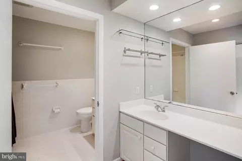 Bath - 11653 Newbridge Ct, Reston, VA 20191 photo 2 of 8