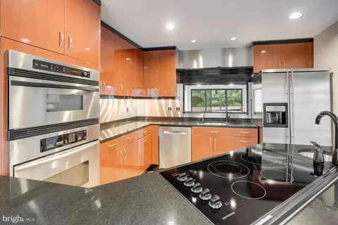 Kitchen - 11653 Newbridge Ct, Reston, VA 20191 photo 4 of 4
