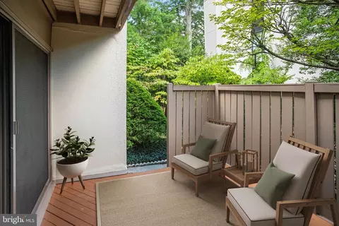 Exterior - 11653 Newbridge Ct, Reston, VA 20191 photo 4 of 15