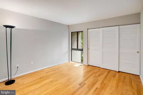 Bedroom - 11653 Newbridge Ct, Reston, VA 20191 photo 3 of 5