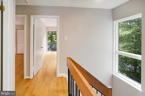 Entry Way - 11653 Newbridge Ct, Reston, VA 20191 photo 3 of 5