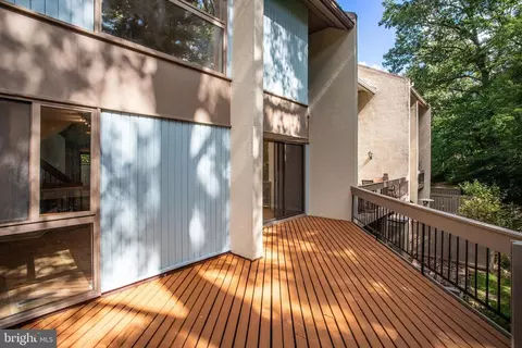 Exterior - 11653 Newbridge Ct, Reston, VA 20191 photo 6 of 15