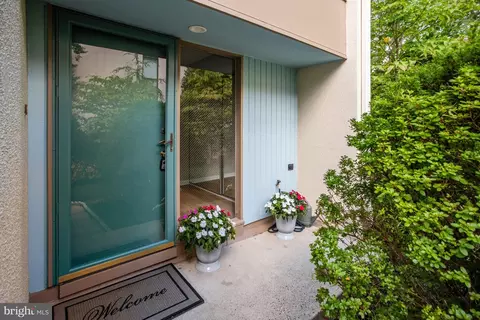 Entry Way - 11653 Newbridge Ct, Reston, VA 20191 photo 1 of 5
