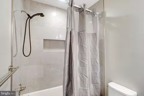 Bath - 11653 Newbridge Ct, Reston, VA 20191 photo 5 of 8