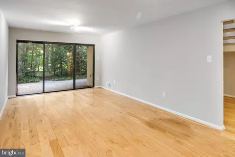 Living - 11653 Newbridge Ct, Reston, VA 20191 photo 7 of 9