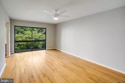 Living - 11653 Newbridge Ct, Reston, VA 20191 photo 6 of 9