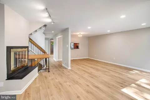 Living - 11653 Newbridge Ct, Reston, VA 20191 photo 5 of 9