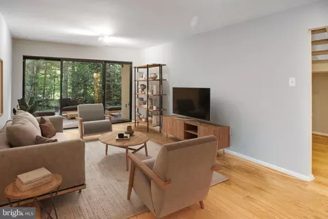 Living - 11653 Newbridge Ct, Reston, VA 20191 photo 8 of 9