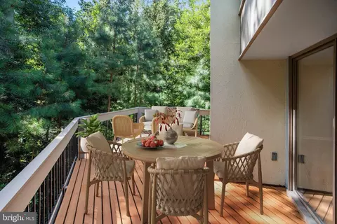 Exterior - 11653 Newbridge Ct, Reston, VA 20191 photo 8 of 15