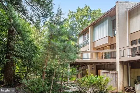Exterior - 11653 Newbridge Ct, Reston, VA 20191 photo 14 of 15