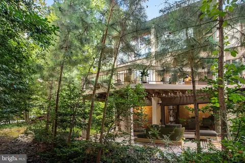 Exterior - 11653 Newbridge Ct, Reston, VA 20191 photo 13 of 15