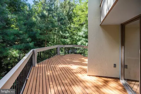 Exterior - 11653 Newbridge Ct, Reston, VA 20191 photo 7 of 15