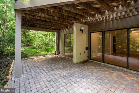 Exterior - 11653 Newbridge Ct, Reston, VA 20191 photo 11 of 15