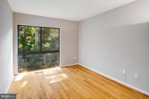 Bedroom - 11653 Newbridge Ct, Reston, VA 20191 photo 4 of 5