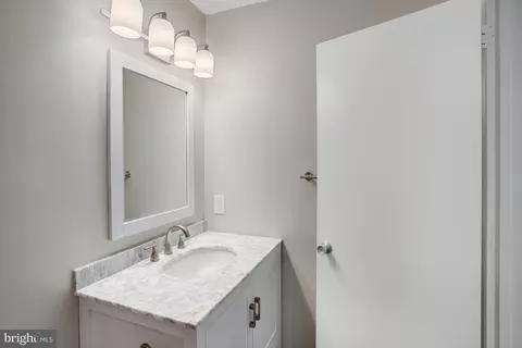 Bath - 11653 Newbridge Ct, Reston, VA 20191 photo 6 of 8