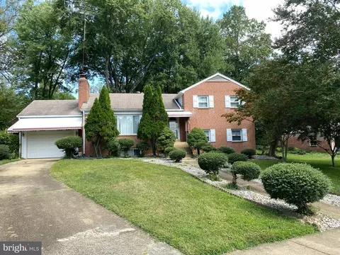 3165 White St, Falls Church, VA 22044