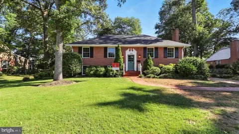 1806 Old Stage Rd, Alexandria, VA 22308