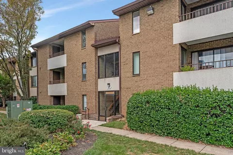 531 Florida Ave #204, Herndon, VA 20170