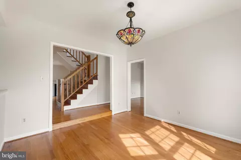 Living - 7508 Irene Ct, Springfield, VA 22153 photo 3 of 6