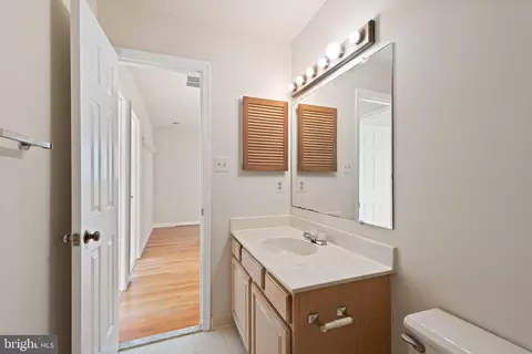 Bath - 7508 Irene Ct, Springfield, VA 22153 photo 3 of 4