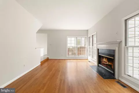 Living - 7508 Irene Ct, Springfield, VA 22153 photo 2 of 6