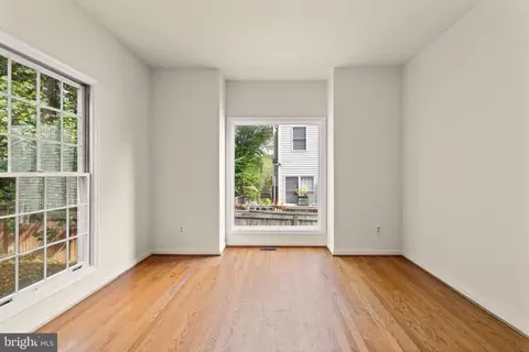 Living - 7508 Irene Ct, Springfield, VA 22153 photo 4 of 6
