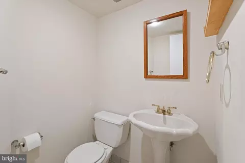 Bath - 7508 Irene Ct, Springfield, VA 22153 photo 4 of 4