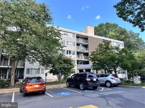 4415 Briarwood Ct N #1, Annandale, VA 22003