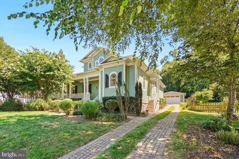 217 Talahi Rd SE, Vienna, VA 22180