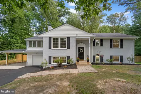8605 Ardfour Ln, Annandale, VA 22003