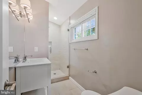 Bath - 6926 Tyndale St, Mclean, VA 22101 photo 2 of 3