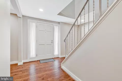 Entry Way - 6926 Tyndale St, Mclean, VA 22101 photo 1 of 4